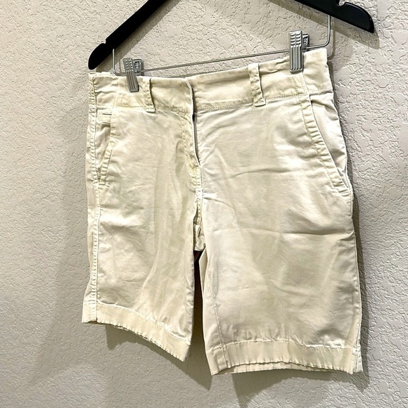 ▶️Vineyard Vines◀️ Shorts In Size 2. - Picture 3 of 15